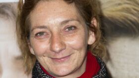 Photos Corinne Masiero Craque Et Se D Nude Sur Le Tapis Rouge Des