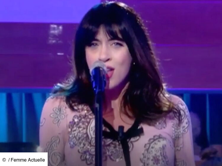 Video Nolwenn Leroy enceinte affiche son joli ventre rond dans C à