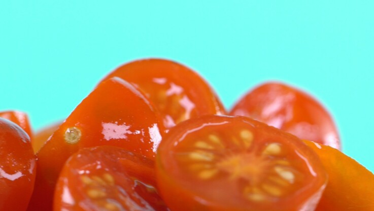 L astuce géniale pour couper les tomates cerises Femme Actuelle Le MAG