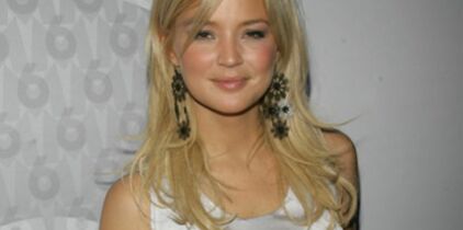 Virginie Efira La Blonde Pulpeuse Surveille Ses Courbes Femme