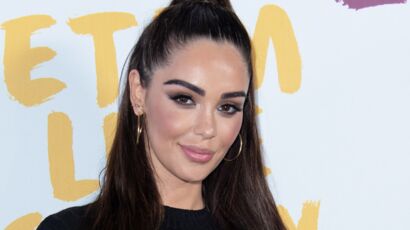 Nabilla Ultra Sexy Elle D Voile Son Fessier Dans Un Bikini Super