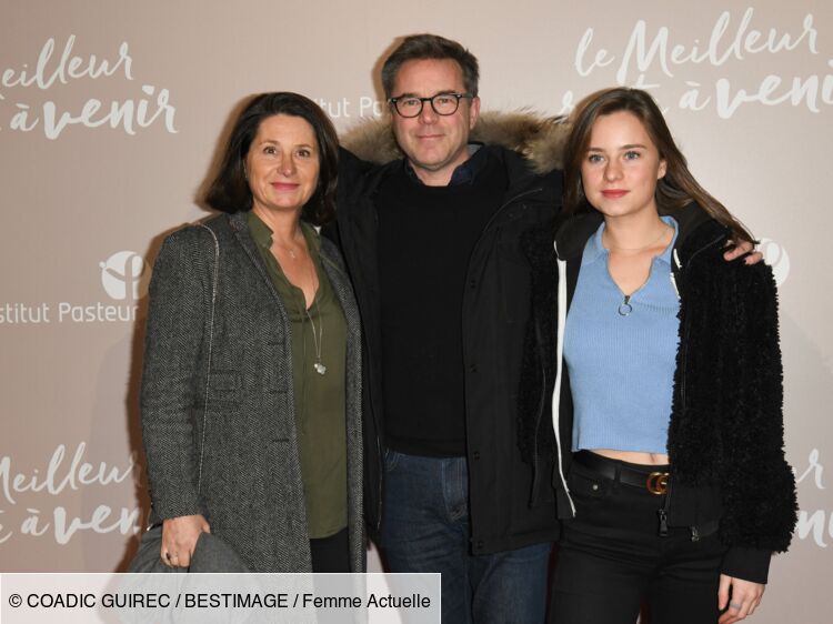 Guillaume de Tonquédec pose avec sa femme Christèle Marchal et leur