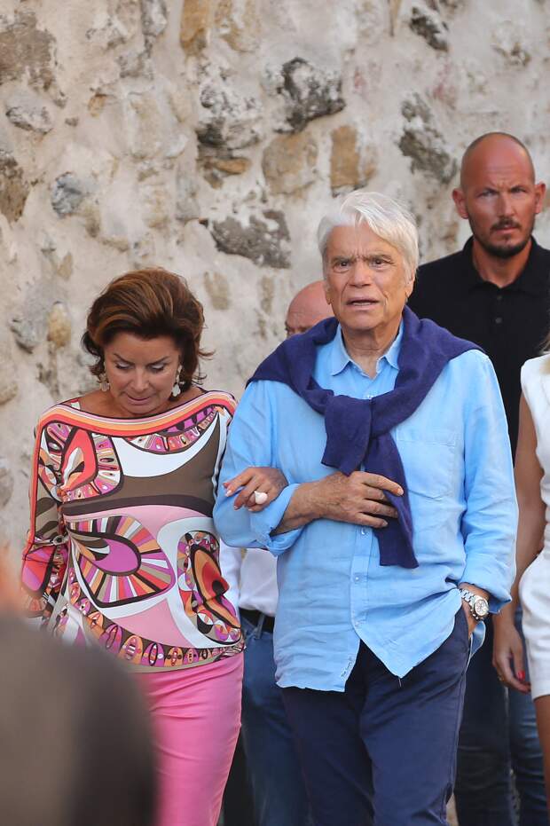 Photos Bernard Tapie Et Son Pouse Dominique Se Prom Nent Dans Les