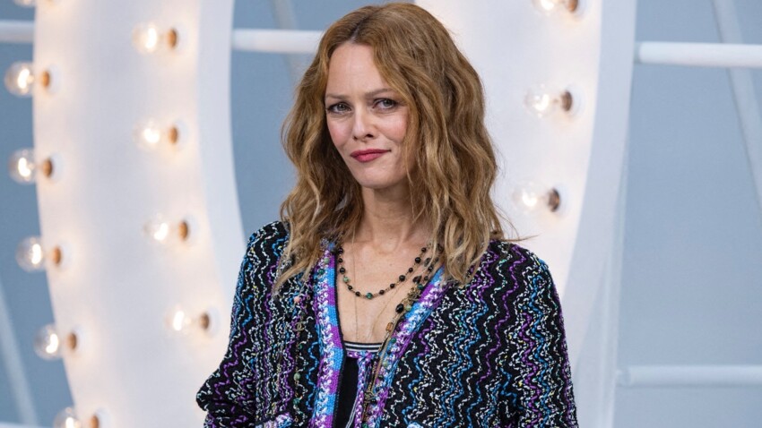 Vanessa Paradis Nue Sous Une Robe Ouverte Ce Clich De Qui D Voile Sa Poitrine Oh La La