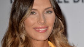 Camille Cerf Affolante En Caraco Lingerie Et Slip Taille Basse Femme Actuelle Le MAG