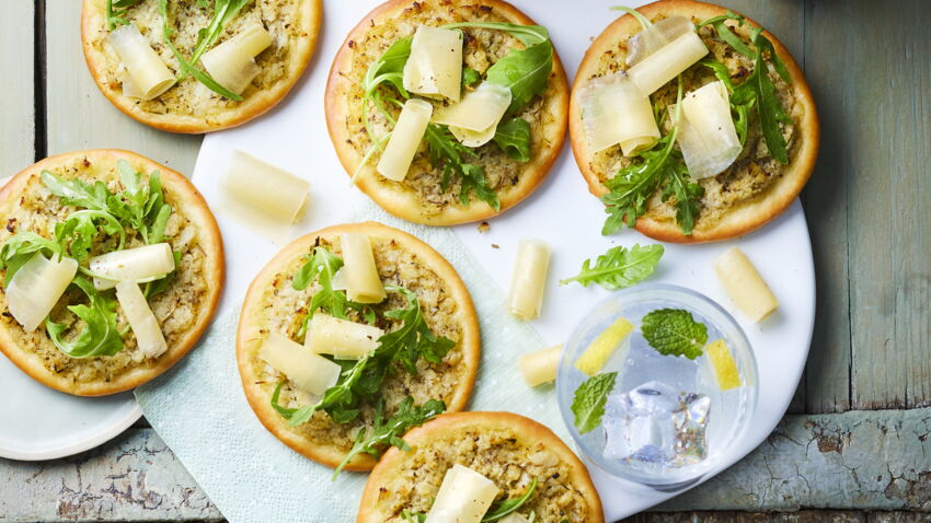 Pizzette Au Caviar Dartichaut Roquette Et Rebibes De Letivaz Aop