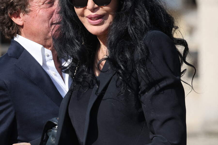 Mort de Régine l hommage des stars au cimetière du Père Lachaise à