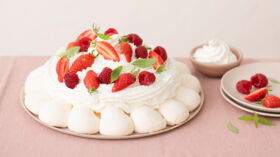 Pavlova Aux Framboises Et Aux Litchis D Couvrez Les Recettes De