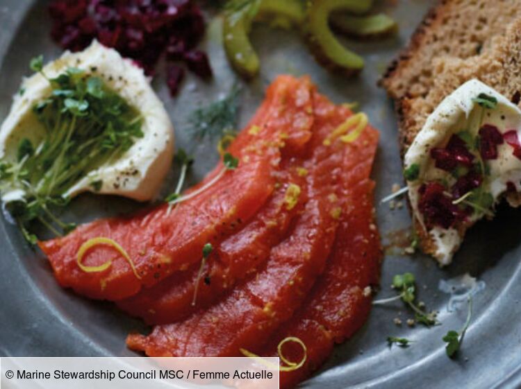 Gravlax de saumon au gin et concombres marinés facile et rapide