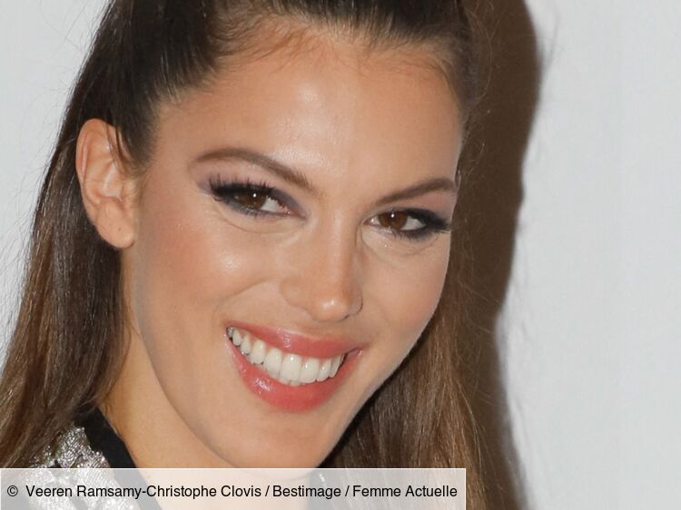 Iris Mittenaere Couper Le Souffle Dans Une Mini Robe Paillettes Au