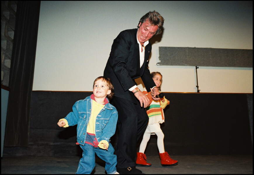 Alain Delon Qui Sont Ses Enfants Ari Boulogne Anthony Anouchka Et