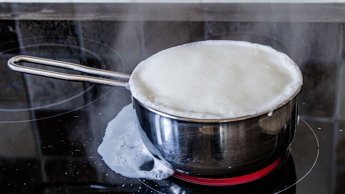 Comment nettoyer une plaque de cuisson en vitrocéramique ?