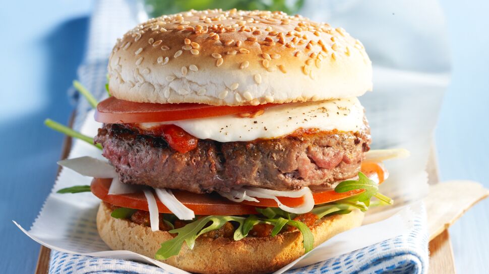 Les Français dégustent 14 burgers par an en moyenne