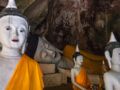 Statues bouddhistes dans une grotte à Phang Nga