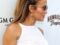 Jennifer Lopez elle aussi opte pour la demi-queue : mais haute et lisse
