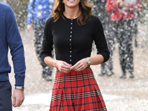 Kate Middleton, radieuse dans une jupe midi aux motifs stars de la saison (on copie !)