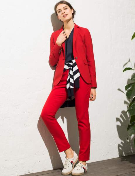 pantalon rouge chaussure marron