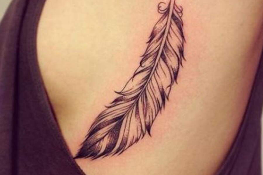 Tatouage plume : 20 idées pour craquer - Femme Actuelle