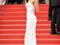 Adriana Lima en robe blanche fourreau 