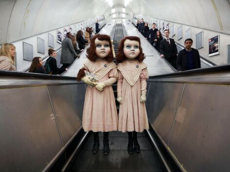 Des poupées en porcelaine terrifiantes dans les rues de Londres