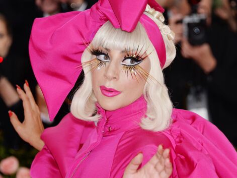 Lady Gaga crée le buzz au MET Gala 2019 : elle finit par un strip-tease en lingerie fine et bas résille