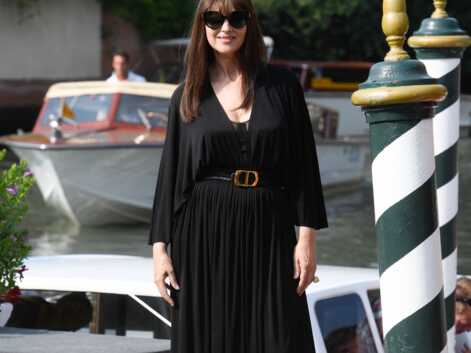 Monica Bellucci sublime en bustier apparent, elle enflamme la Mostra de Venise