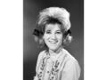 À 18 ans (1963), Sheila porte sa coiffure mythique : des couettes