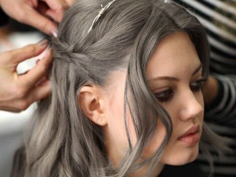 Cheveux gris : on ose cette tendance