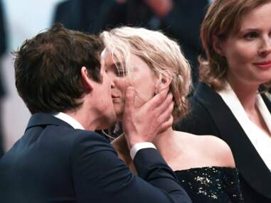 Virginie Efira, tendres baisers avec son compagnon Niels Schneider sur le tapis rouge de Cannes