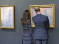 Le duc et la duchesse profitent d'un moment de tranquillité pour se retrouver et apprécier leur visite au musée