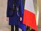 Brigitte Macron en bleu cobalt 