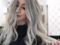 Le look gris givré idéal pour l'hiver, par la coloriste et coiffeuse Ingrid du salon Magna Hair Studio à Vancouver