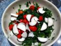 Salade de chou kale au radis noir et aux tomates cerises
