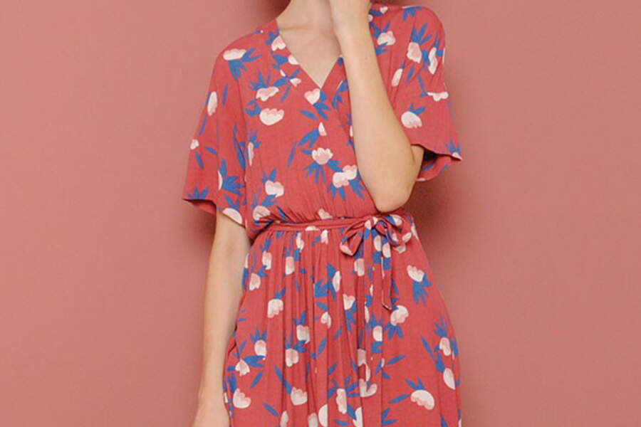 Robe rouge ?� fleurs, pois, carreaux : tous les mod?�les tendance de l'?�t?� - Femme Actuelle