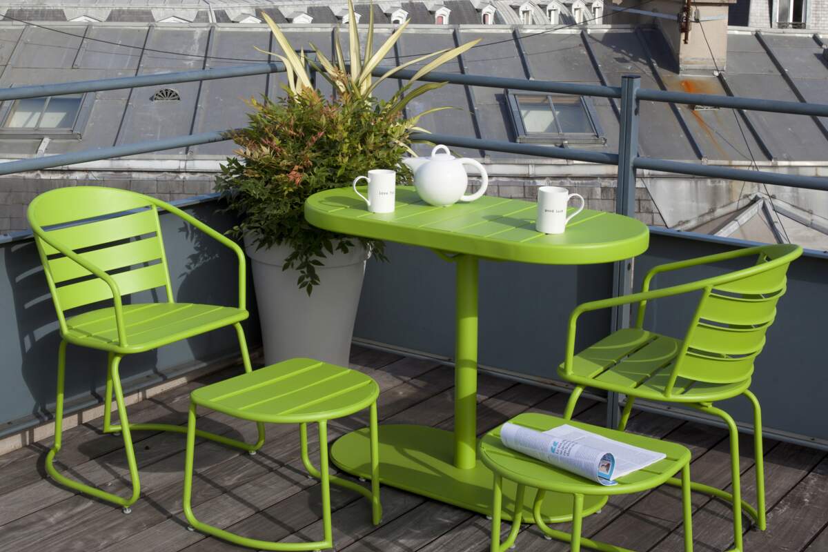 Petit balcon : 12 tables de jardin gain de place