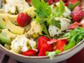 Salade originale au chèvre, avocat et fraises