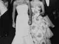 Jacqueline Kennedy et sa soeur Caroline Lee Canfield au bal franco-américain au Waldorf Astoria à New York en 1954.