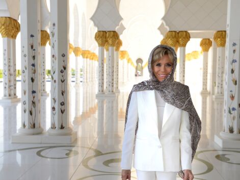 Brigitte Macron voilée et pieds-nus à la mosquée d’Abu Dhabi