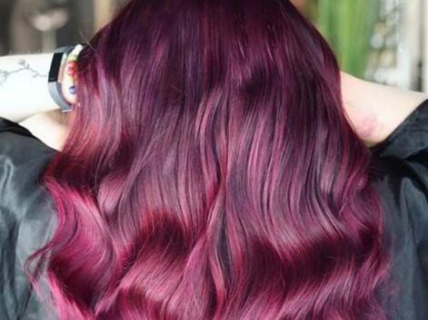 Burgundy hair : la tendance coloration de l'automne/hiver