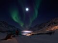 L'aurore avait rendez-vous avec la lune, ici à Tromso, dans la région arctique