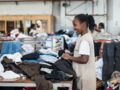 Certains des vêtements sont triés à Madagascar