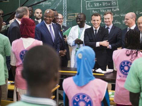 Bain de foule au Sénégal pour Emmanuel et Brigitte Macron
