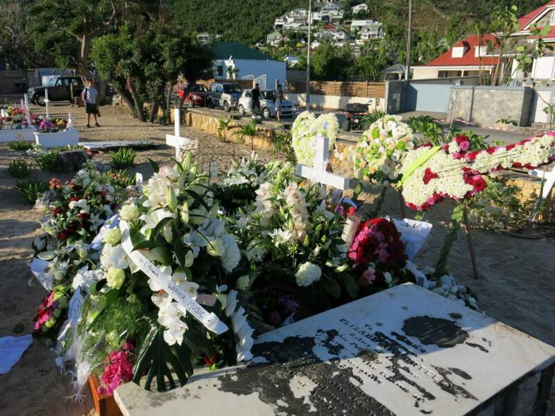 Nouvelle Tombe De Johnny Hallyday Photos Nouvelle Tombe De Johnny Hallyday Photos - Esam Solidarity