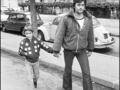 Alain Delon et son fils Anthony Delon à Paris, en 1972