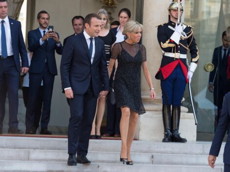 Photos - Brigitte Macron ose la transparence en robe courte à pois