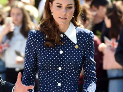 Kate Middleton sublime dans une robe à pois boutonnée : elle dévoile ses jolies jambes