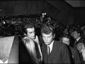 Dick Rivers et Johnny Hallyday arrivent à une soirée au Pub Renault dans les années 60.