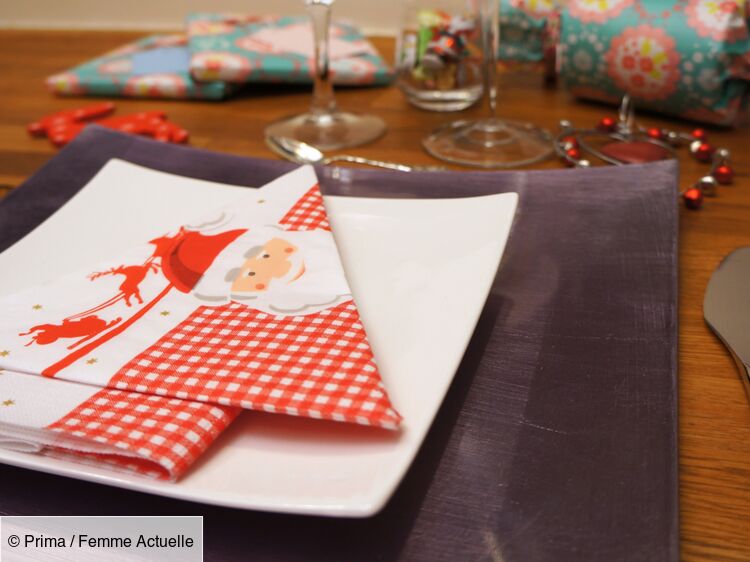 Pliage de serviette de table en forme de sapin de Noël, plier une