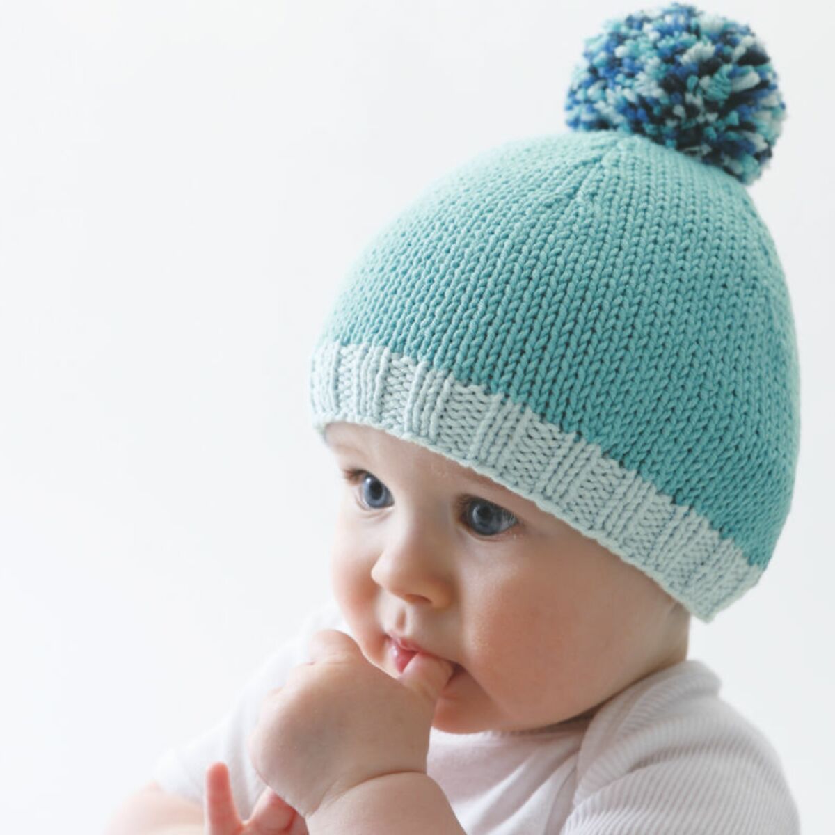 coloris Azur, Un bonnet pour bébé : Femme Actuelle Le MAG
