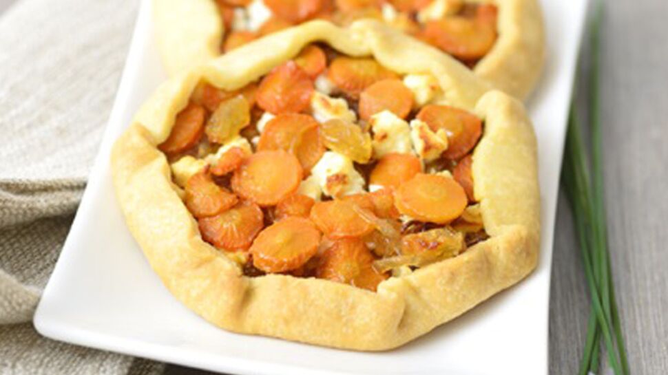 Tartelettes de carottes, oignons confits et feta